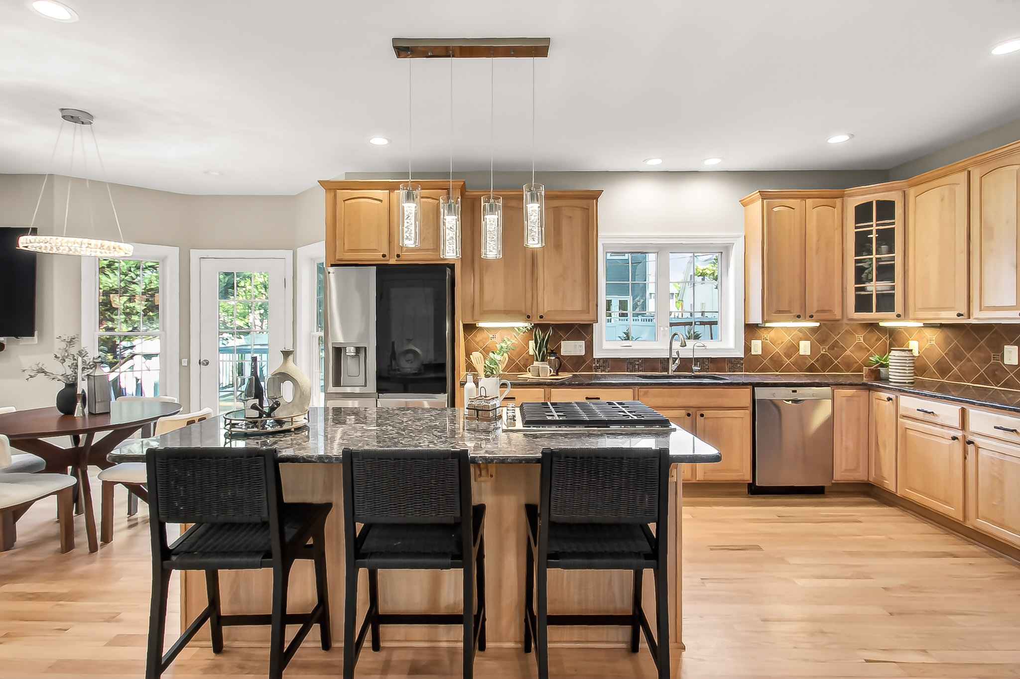 909 19th St S — listing photo